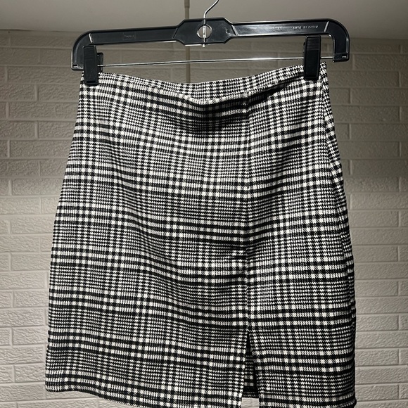 Windsor Black and White Pencil Mini Skirt with Slit - Picture 1 of 4